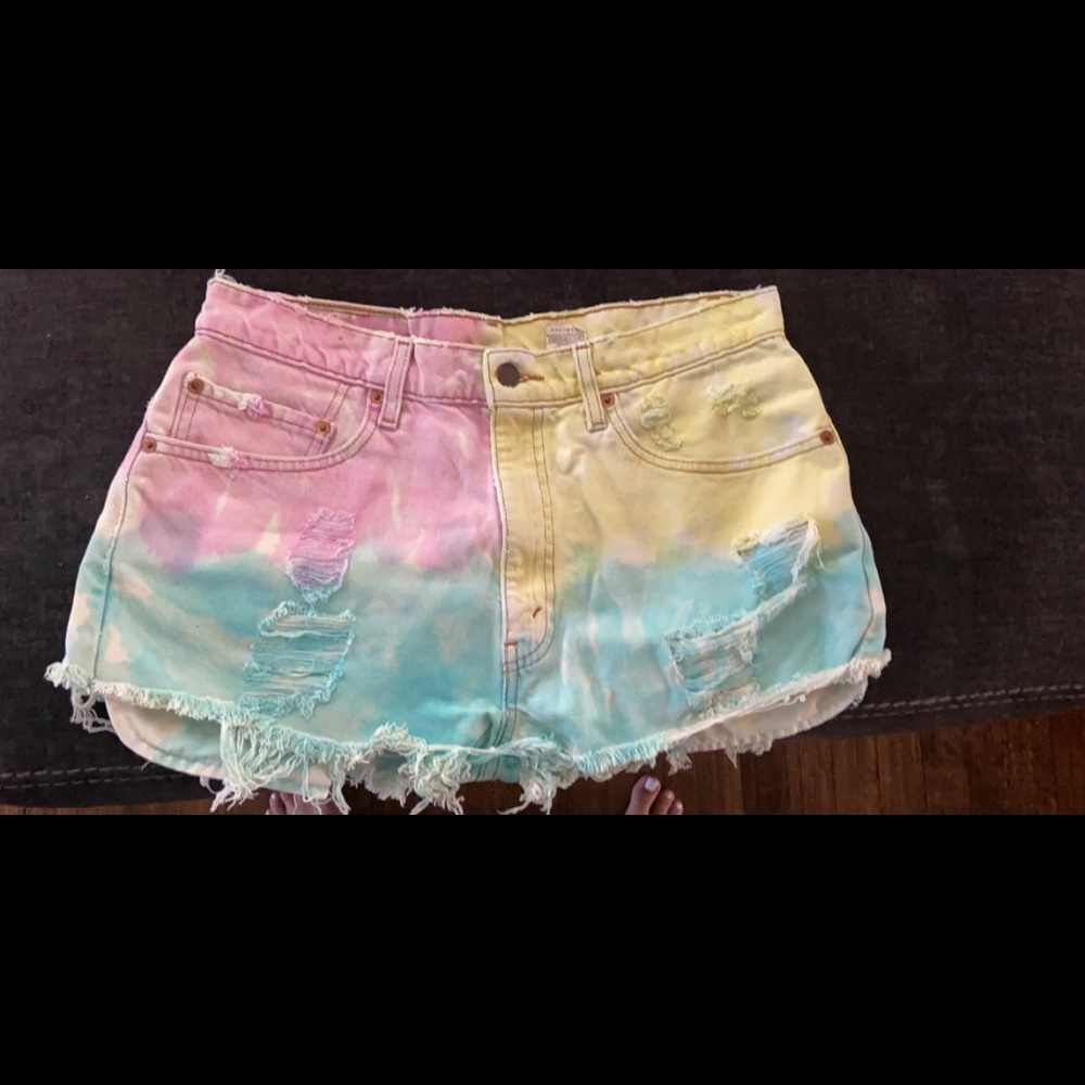 Tie dye Levi shorts medium